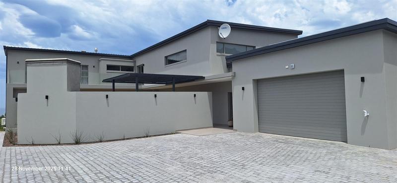 5 Bedroom Property for Sale in Outeniqua Strand Western Cape